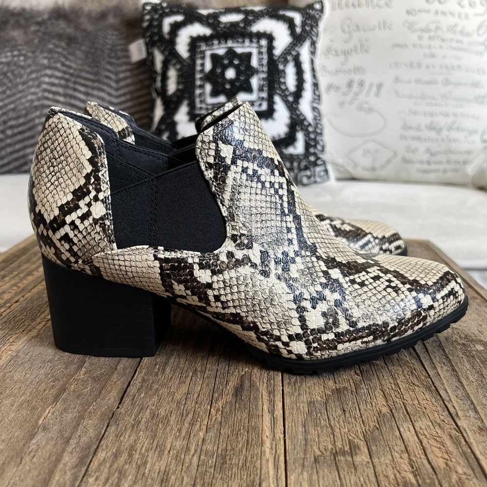 Vionic Boots Womens Size 7 Beige Belmont Ankle Booties Snake Print Block Heel - Picture 4 of 8
